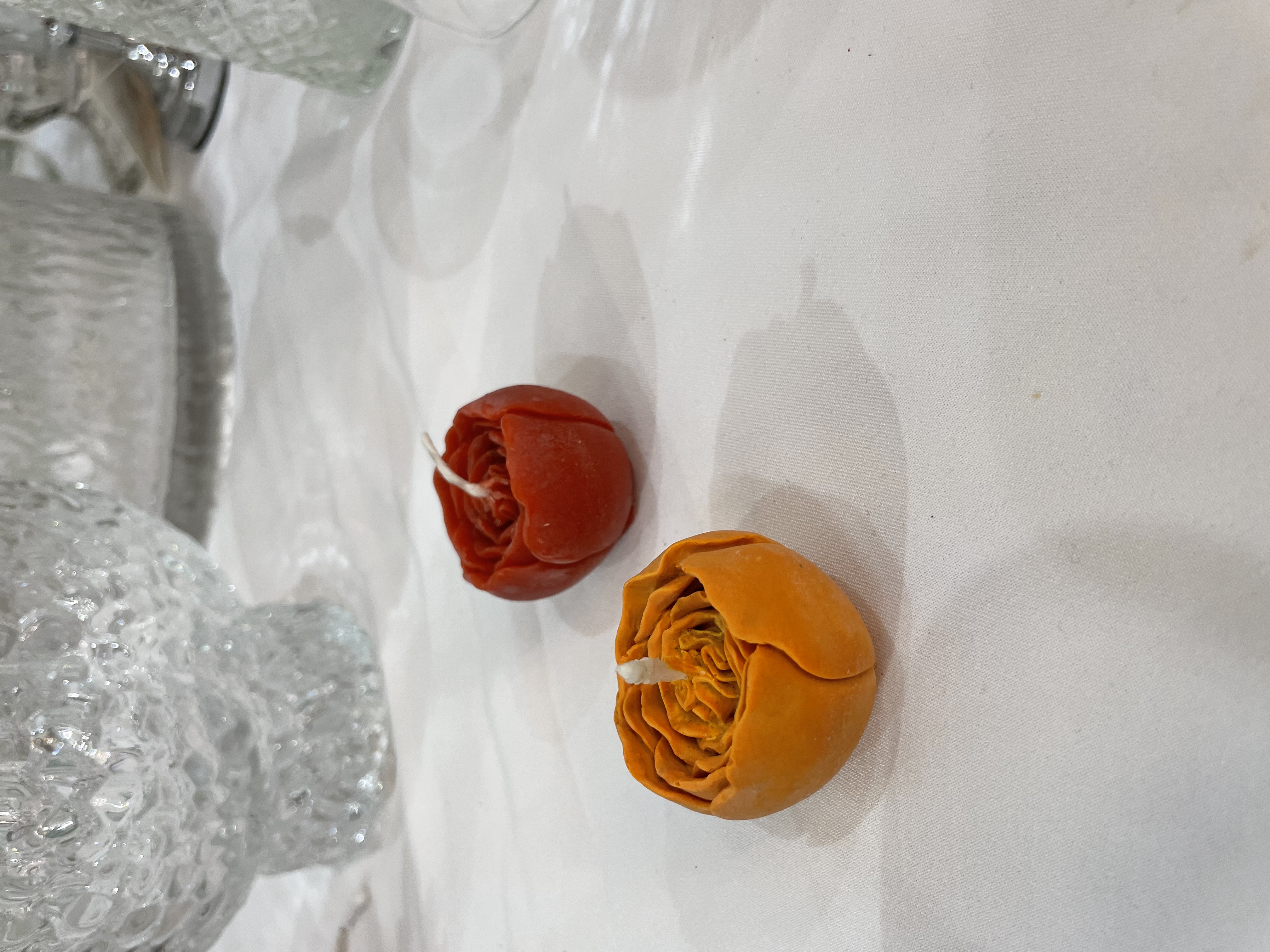 Свечка в виде цветочка на натуральном пчелином воске 