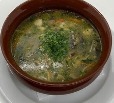 Куриный суп с домашней лапшой со сливк.