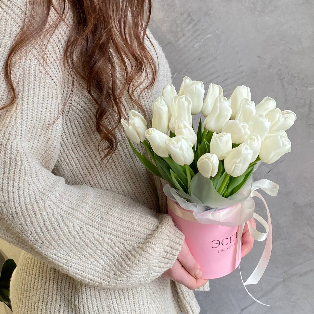 АКЦИЯ 25 белых тюльпанов в коробке