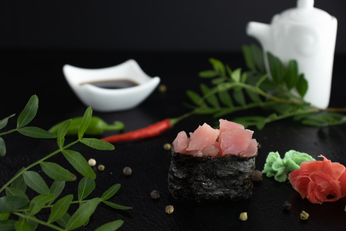 Спайси суши с тунцом