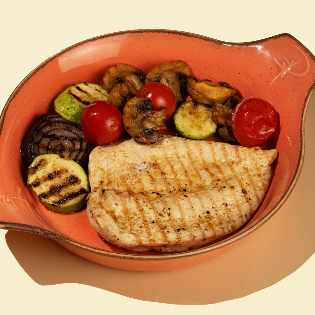 Куриное филе на гриле с овощами