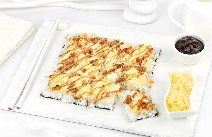 Суши-пицца с лососем терияки