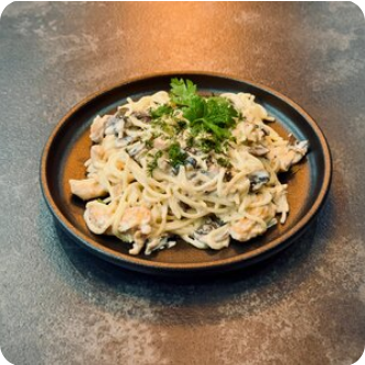 Паста с курицей и грибами