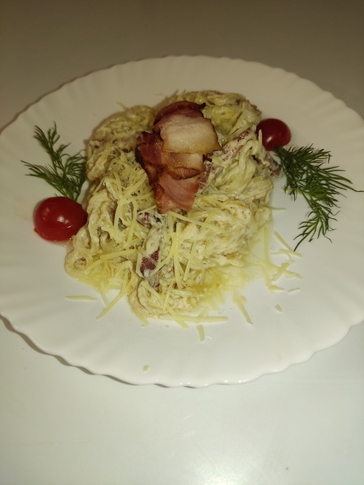 Паста карбонара с беконом и свиной шейко