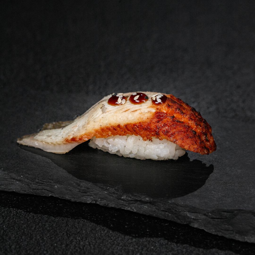 Суши с угрём