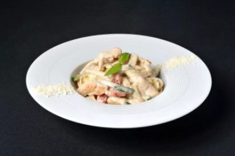 Курица с белыми грибами в сливках