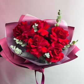 5 французских роз с эвкалиптом