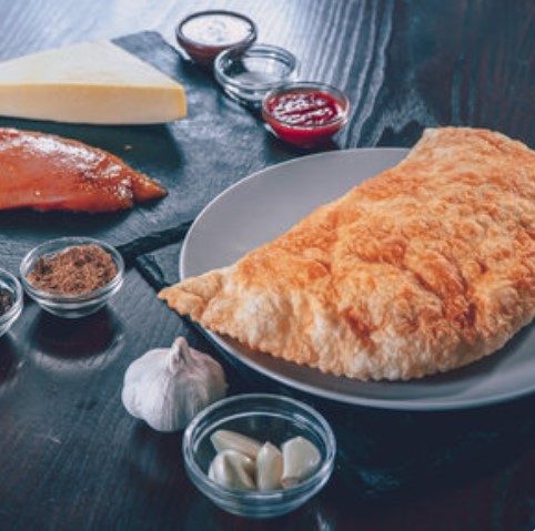 Чебурек с курицей и сыром 200г