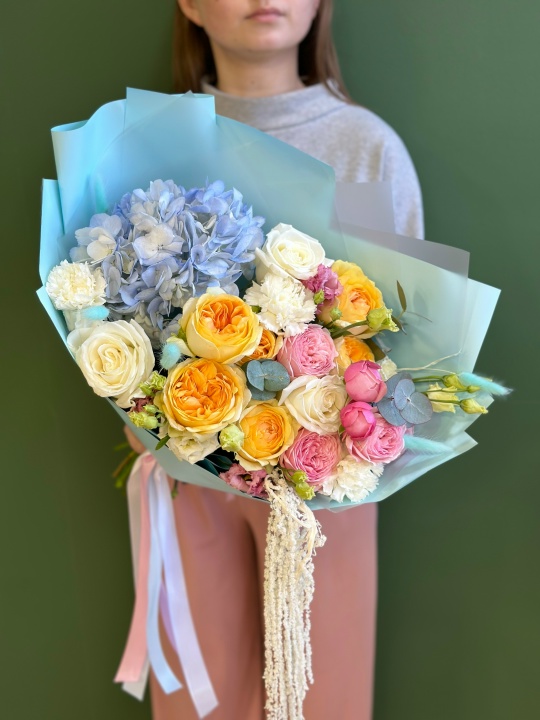 Букет с гортензией и амарантом