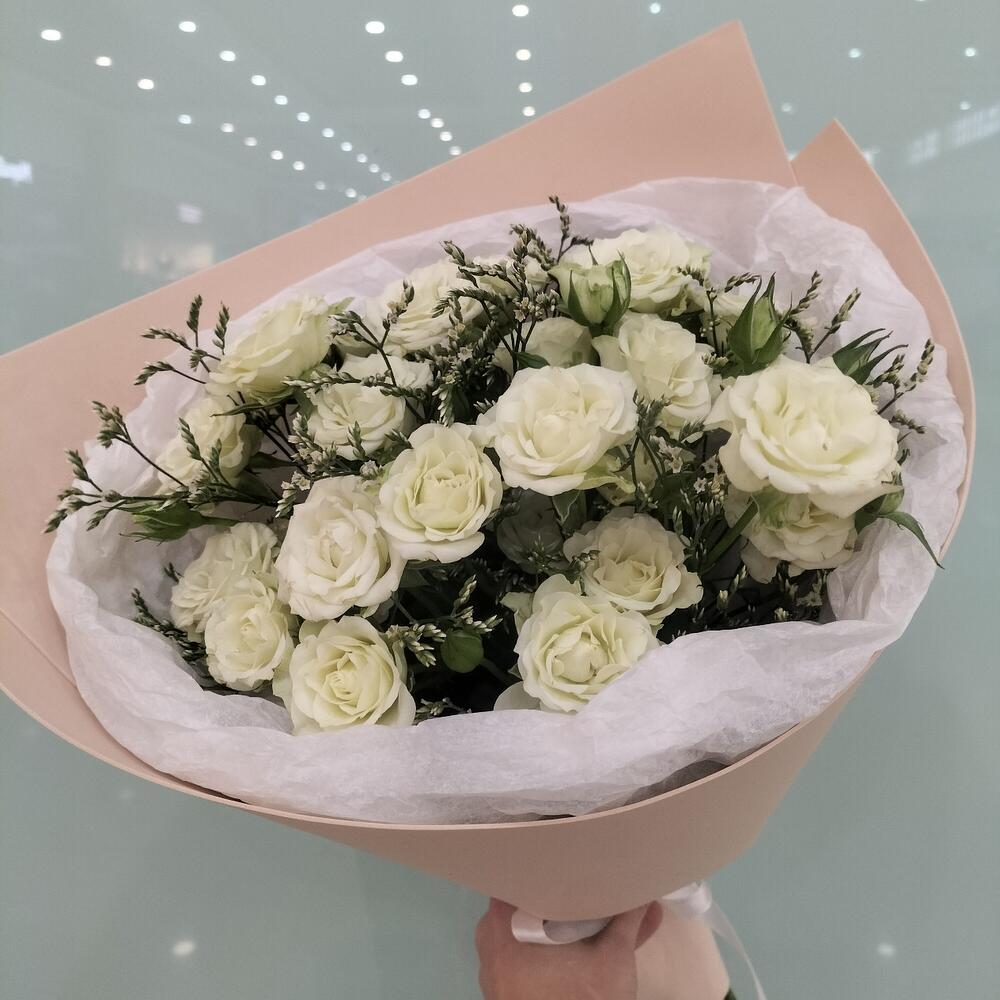 Букет "Молочный пунш" из белых кустовых роз