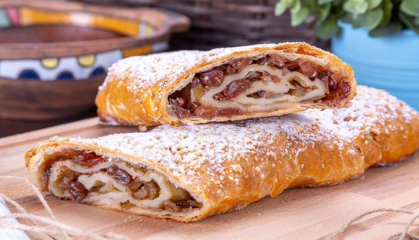 Штрудель с яблоками и изюмом