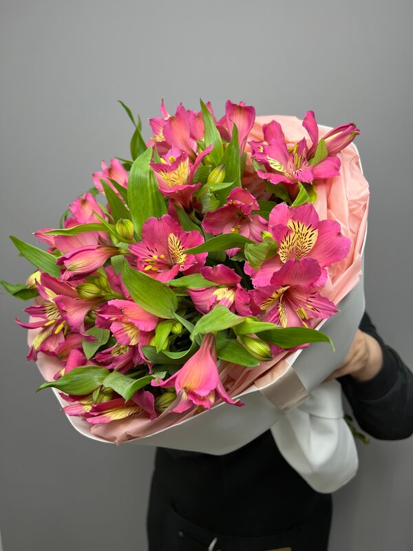 Букет из 9 розовых альстромерий