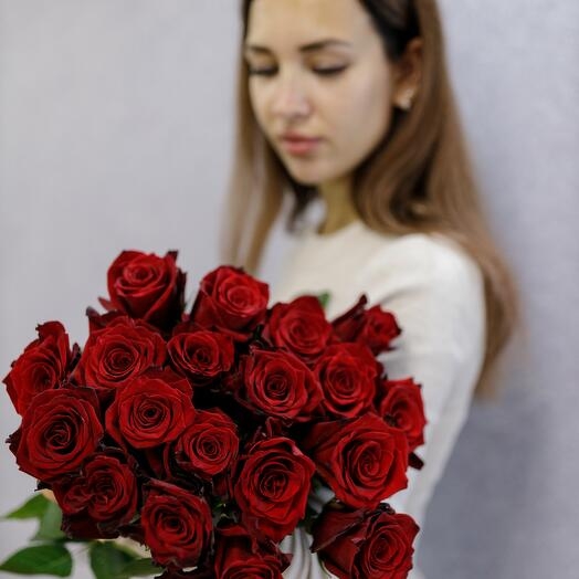 19 красных роз