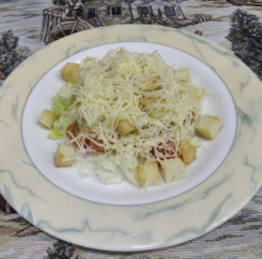 Салат Цезарь с курицей