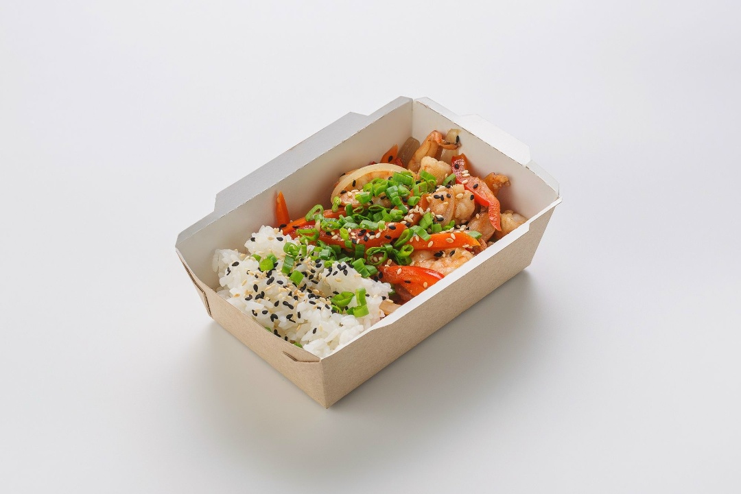 Креветки в остром соусе с рисом