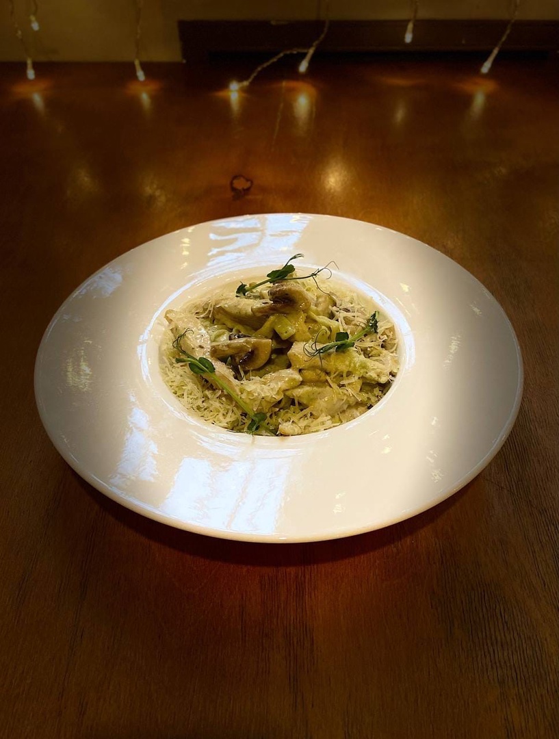 Паста с курицей, шампиньонами