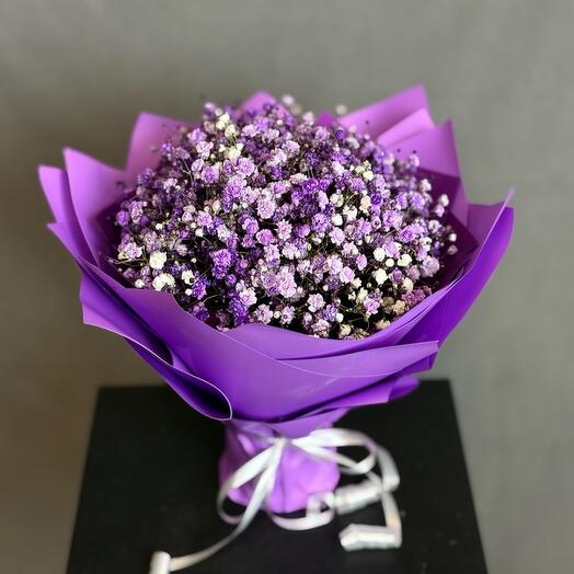 Композиция с фиолетовой гисофилой