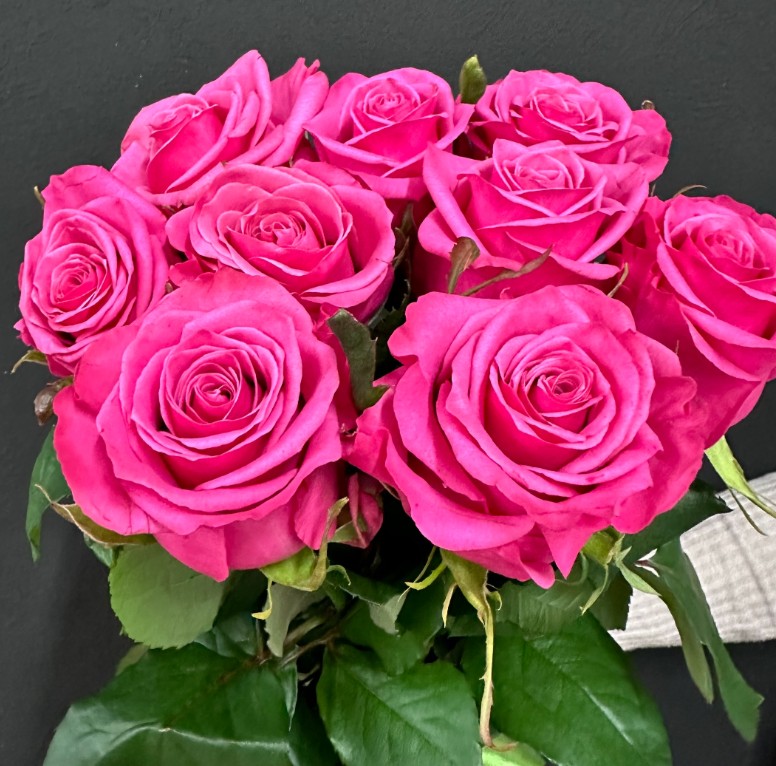 9 роз 60 см на ленте 