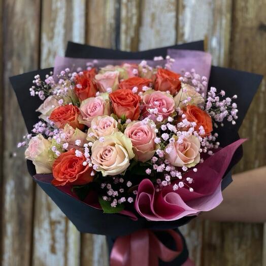 Роза африканская 21шт с гипсофилой