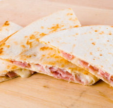 Кесадилья с ветчиной
