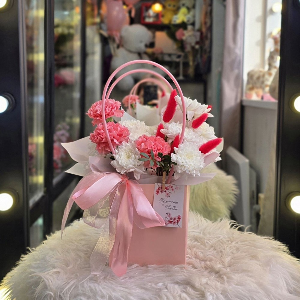 №6 Хризантемы с диантусами в сумочке