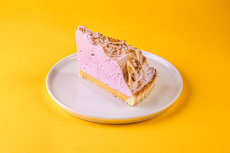 Лаймовый тарт с гранатовой меренгой