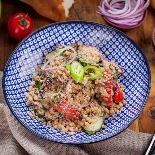 Салат овощной по-грузински с орехами