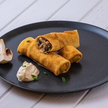 Блин с куриной грудкой и шампиньонами
