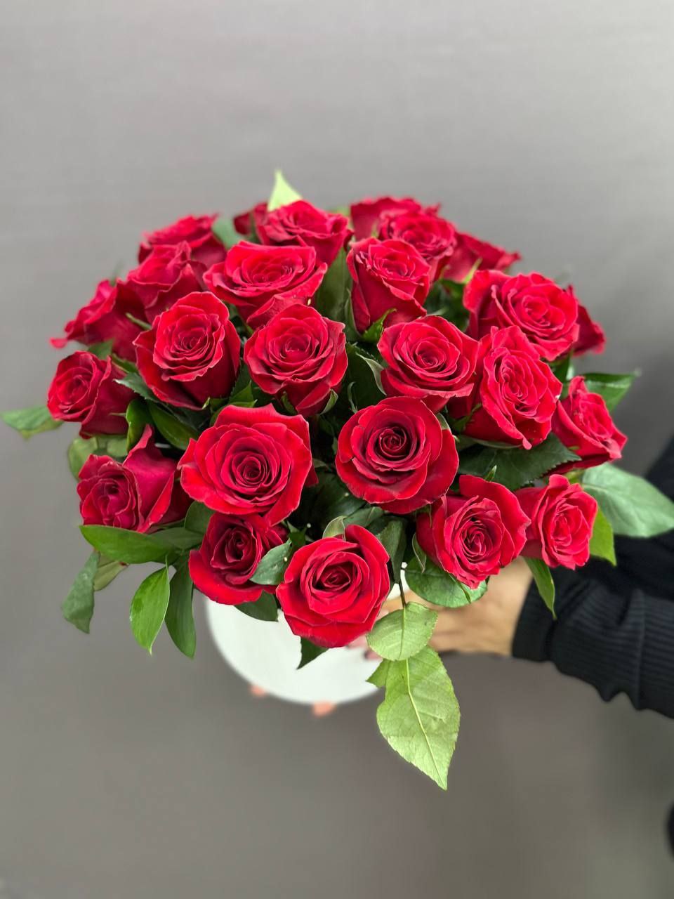 Компазиция из 25 красных роз