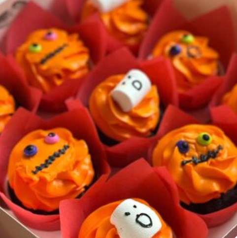 Девять капкейков Хеллуин