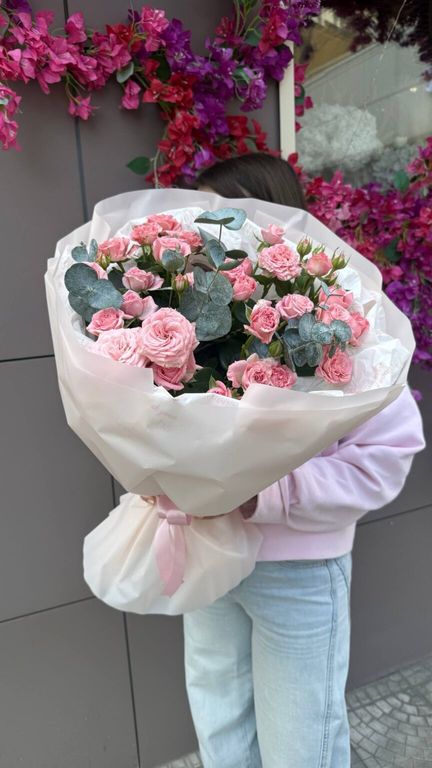 Монобукет из кустовых роз