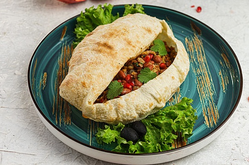 Фасоль с орехом и гранатом в конверте