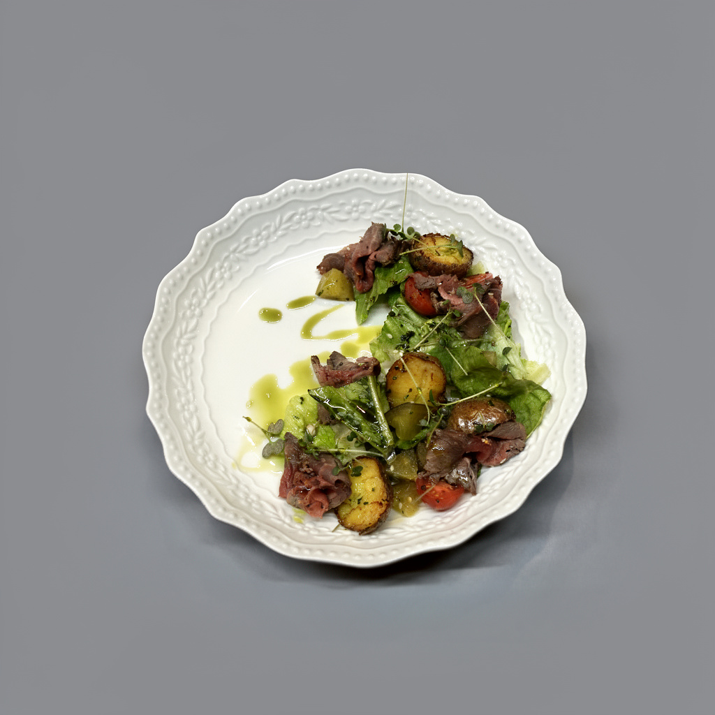 Салат с ростбифом, молодым картофелем и конопляной заправкой