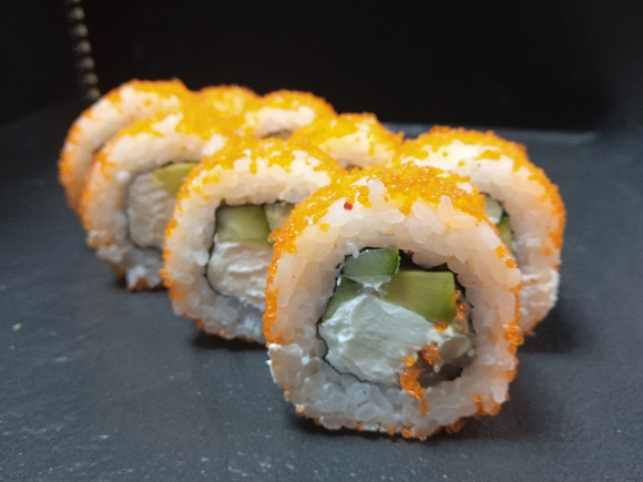 Ролл Калифорния с лососем