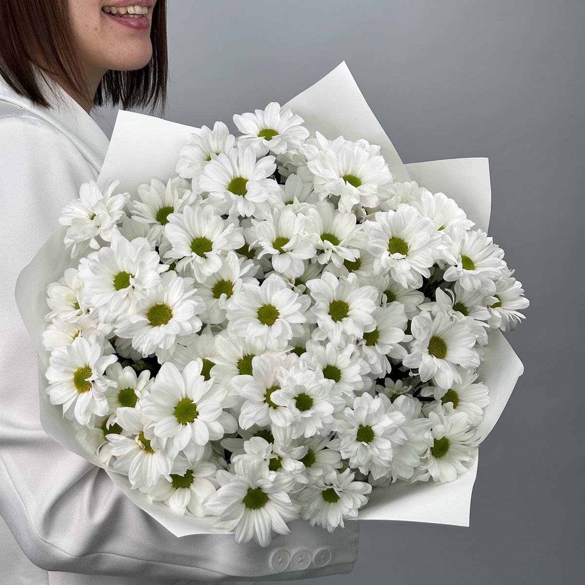 Букет из 9 белых кустовых хризантем
