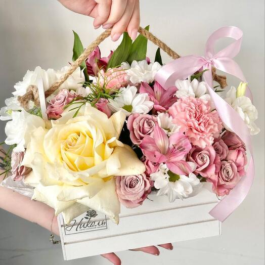 Композиция «Просто люблю» из роз, альстромерий