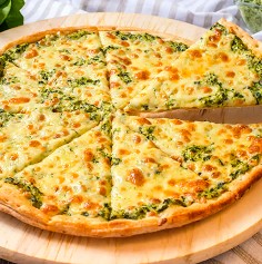 Пицца с курицей и шпинатом