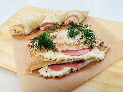 Блинчики по-русски с ветчиной и сыром