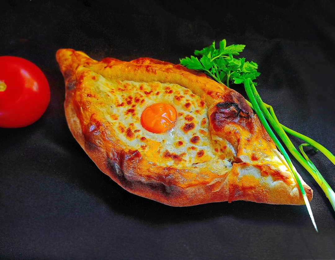 Хачапури по-аджарски с сыром