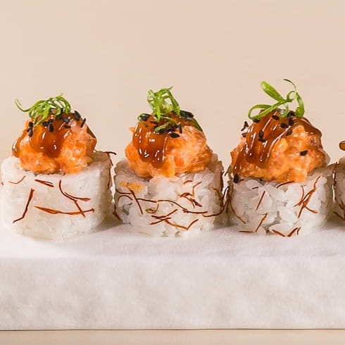 Острый ролл с лососем (5шт)