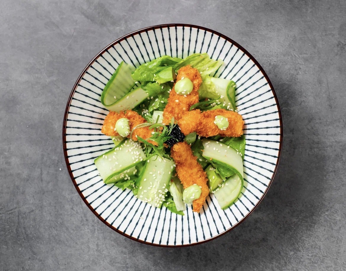 Креветки темпура, авокадо и соус Васаби Майо