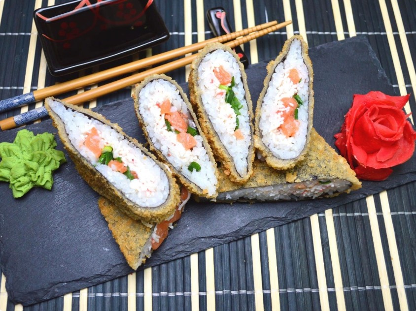 Сендвич с крабом и лососем