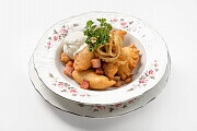 Вареники с картофелем, луком и шкварками