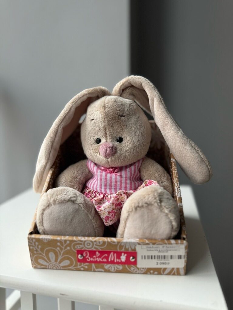 Зайка Ми в комбинезоне с оборкой