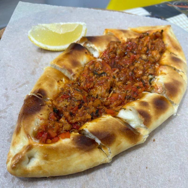 Хачапури с мясом и сулугуни