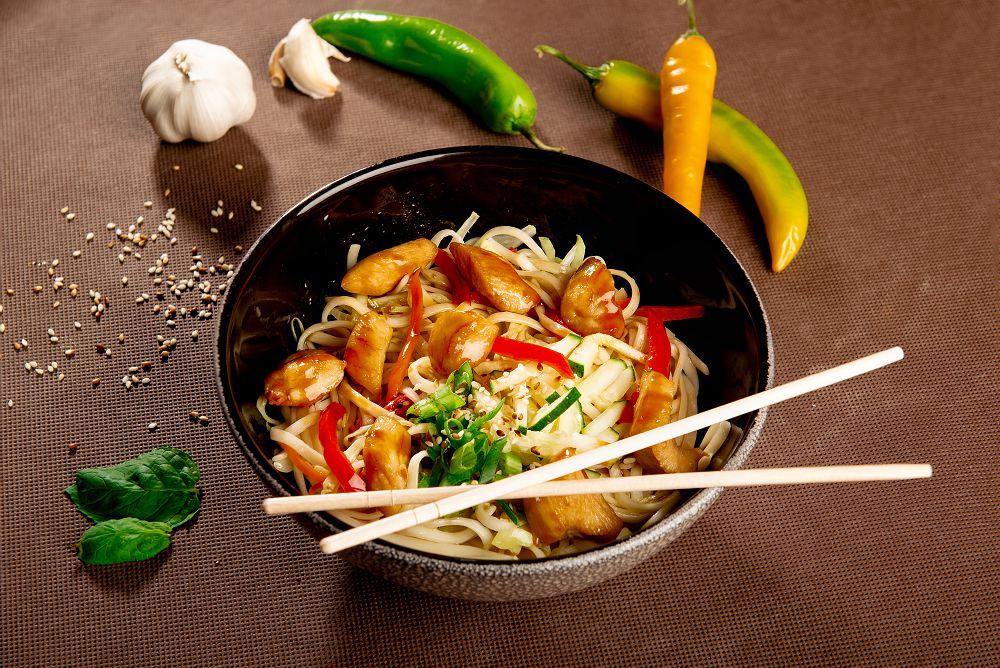 WOK «Лапша удон с курицей», соус острый