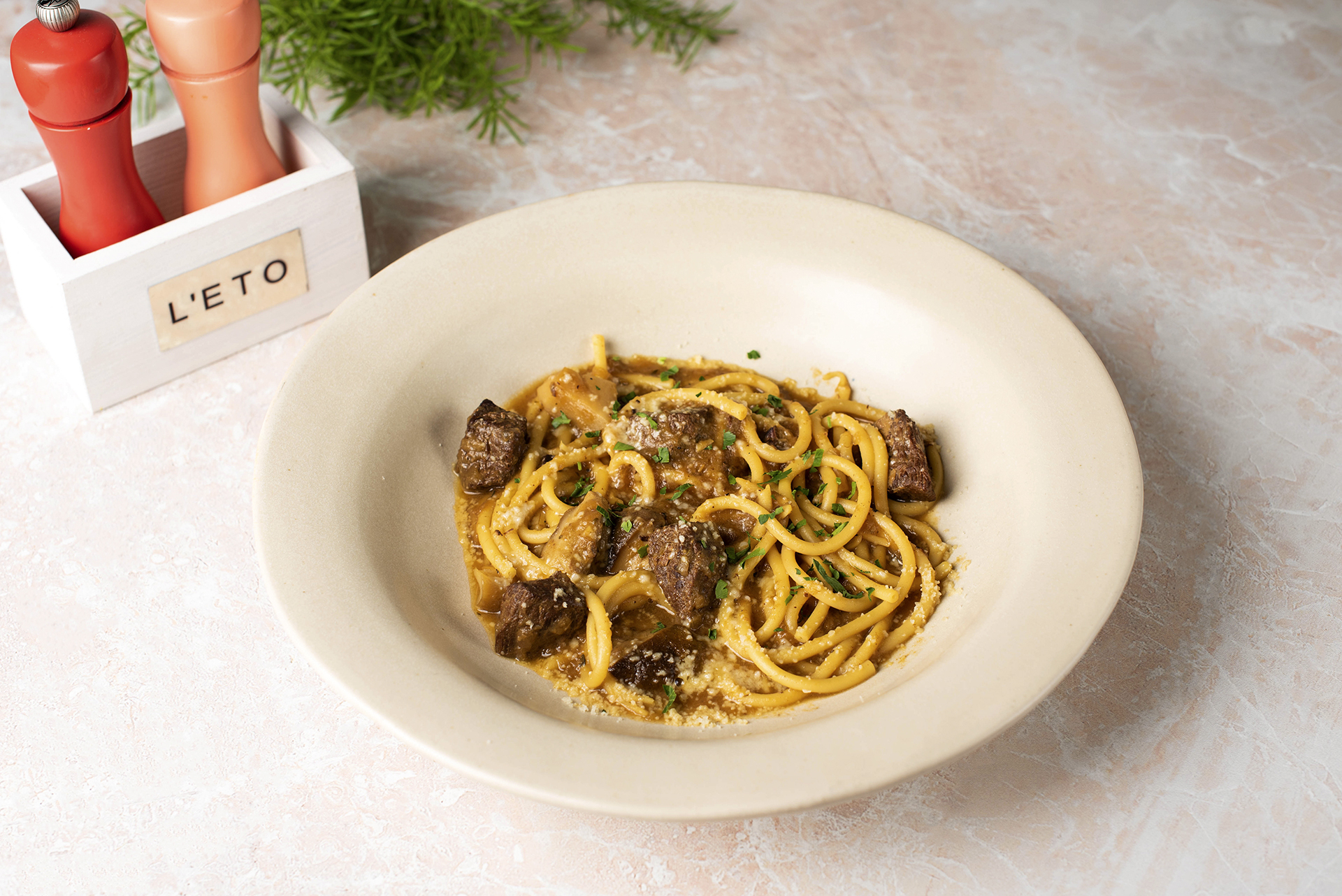 Букатини с белыми грибами