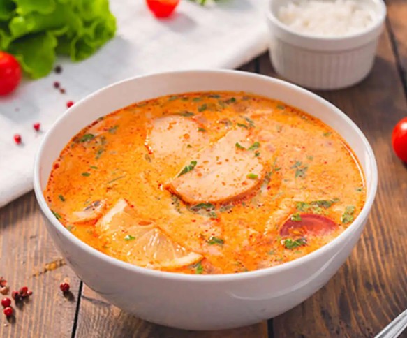 Суп Том Ям с копчёным куриным филе