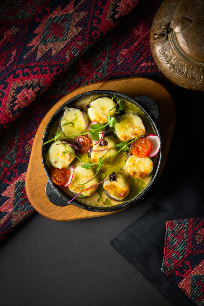 Шампиньоны с сыром в сливочном соусе