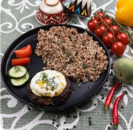 Бифштекс с гречкой